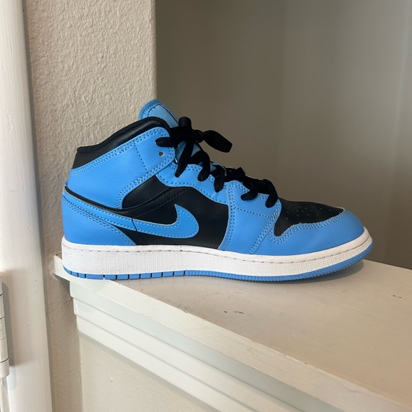 Air Jordan 1 Mid (GS) University Blue/Black/White (DQ8423 401) Size 6Y Worn Once - Picture 3 of 9